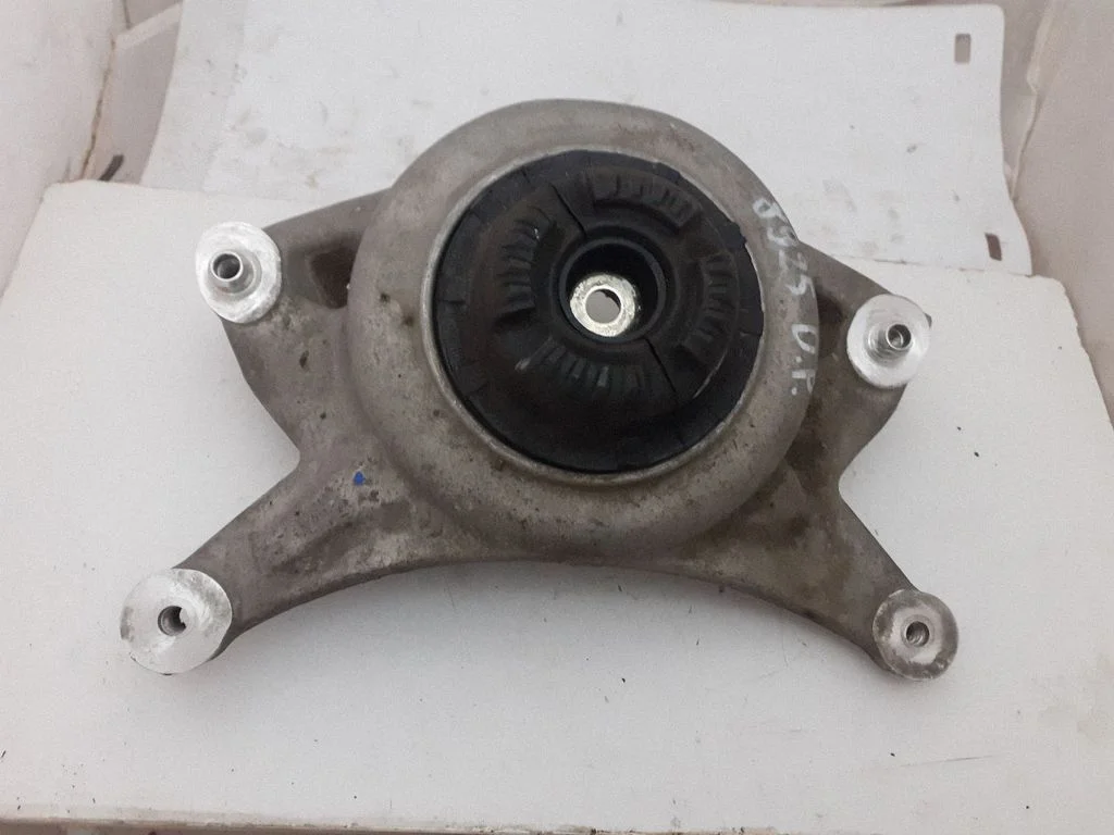 Front upper strut mount 735127137843