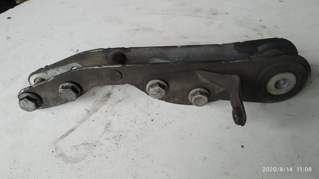 Gearbox mounting bracket