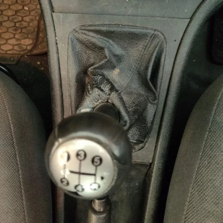 Gear selector mechanism 114069