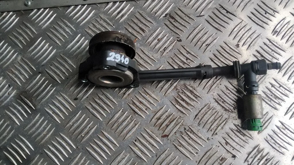 Clutch slave cylinder