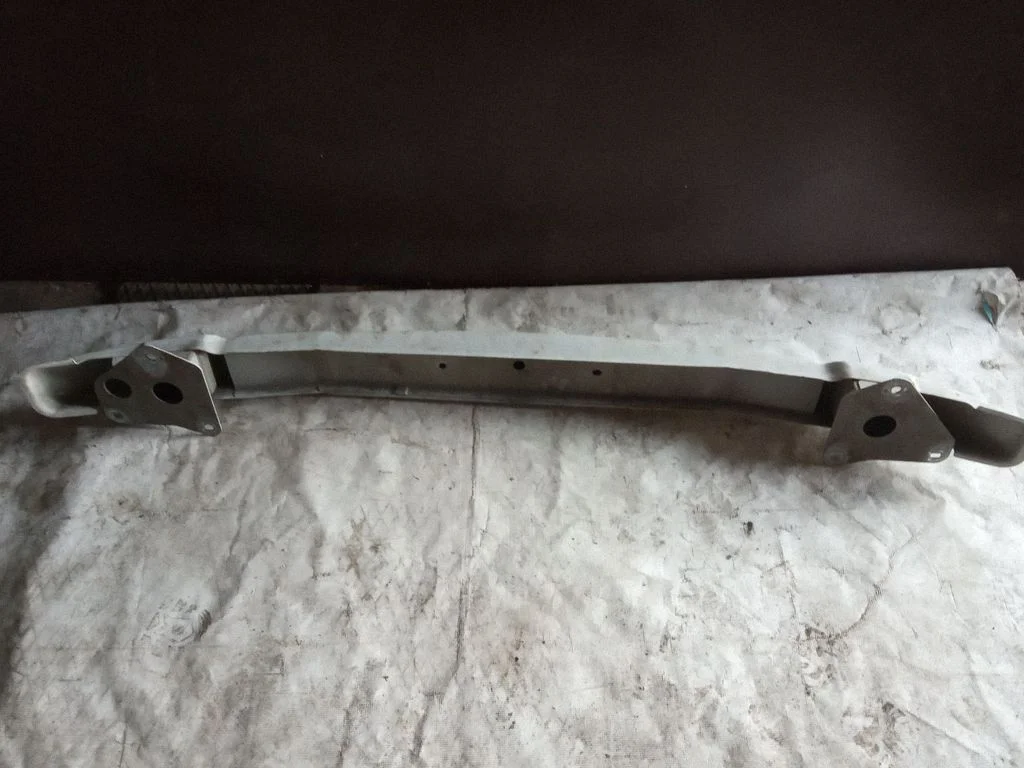 Front bumper cross member 8200189647