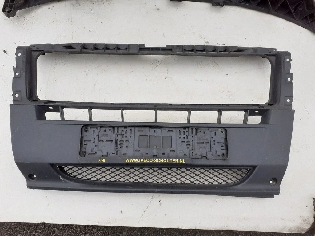 Front bumper 1305760070