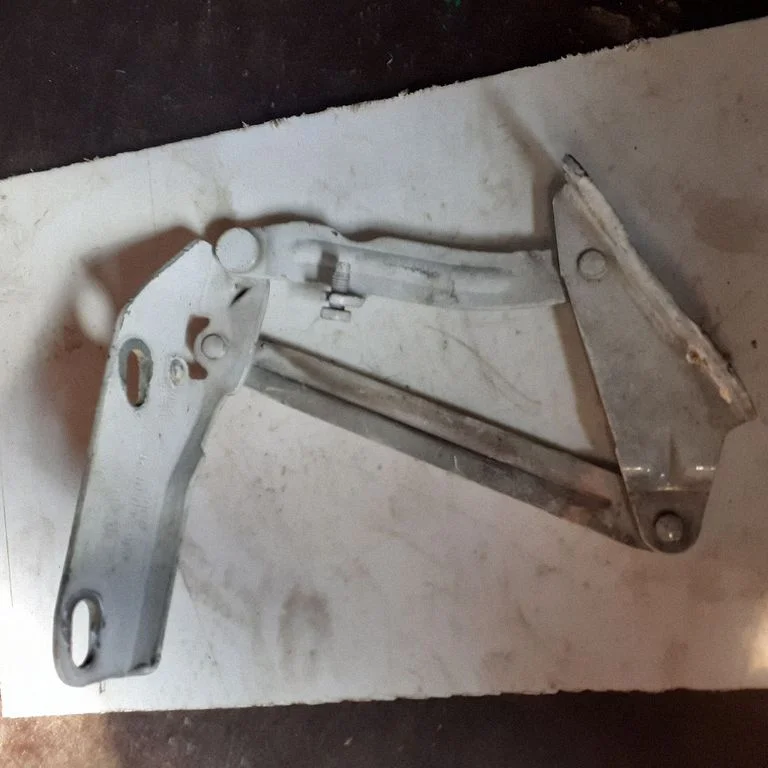Engine bonnet/hood hinges 9067500121