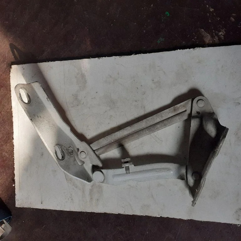 Engine bonnet/hood hinges 9067500021