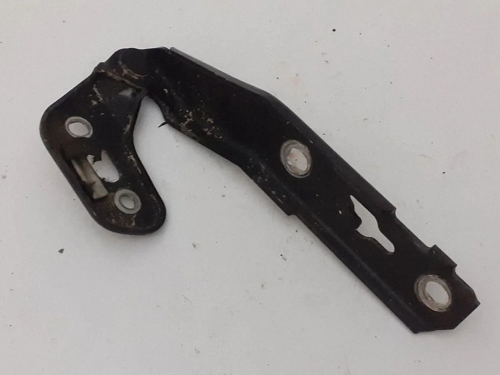 Engine bonnet/hood hinges – Audi A6 Allroad C6 (2006-2011)