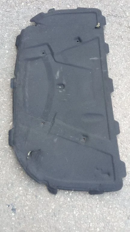 Engine bonnet/hood sound/heat insulation