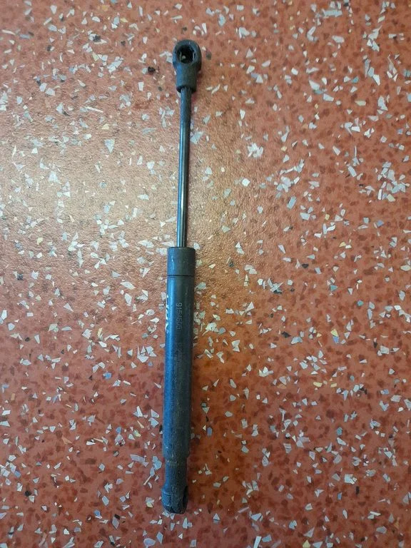 Front bonnet/hood damper/strut – Volvo S60 (2001-2004)