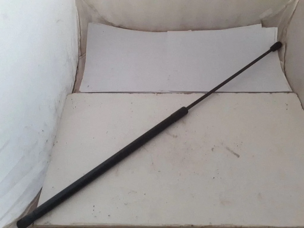 Motora pārsega amortizators 3B0823359D