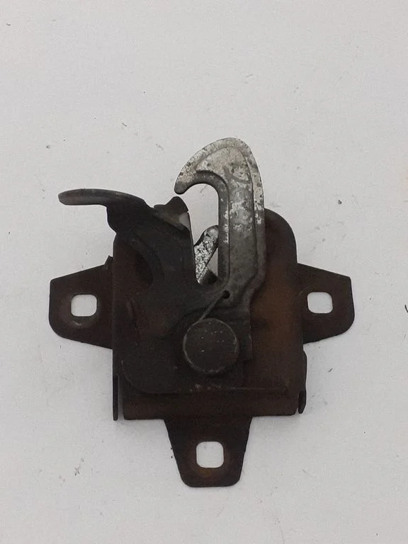 Engine bonnet/hood lock/catch