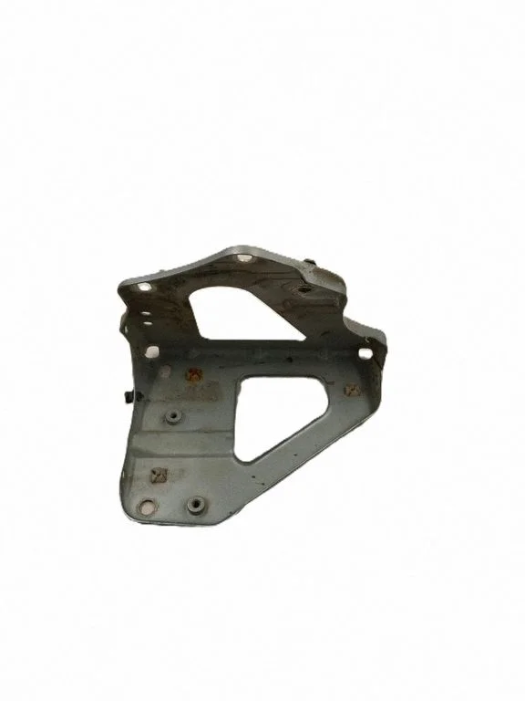 Spārna kronšteins 4F0821136A
