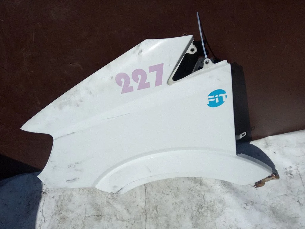 Fender – front left