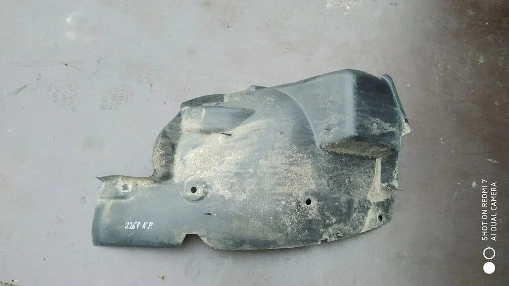 Front wheel arch liner splash guards 638230008R