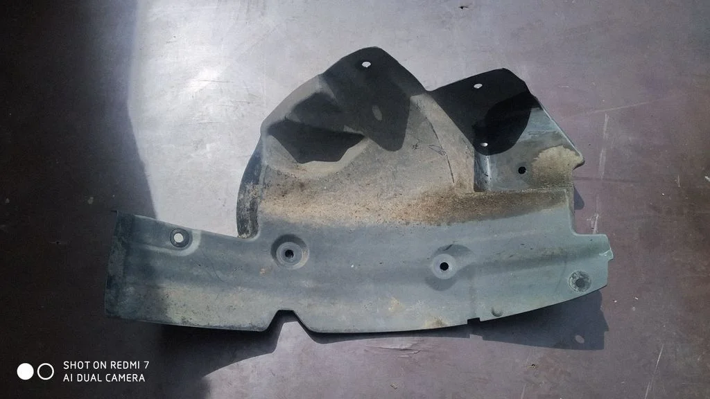 Front wheel arch liner splash guards 638320007R