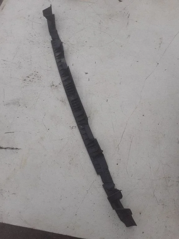 Rear bumper mounting bracket 7H0807723