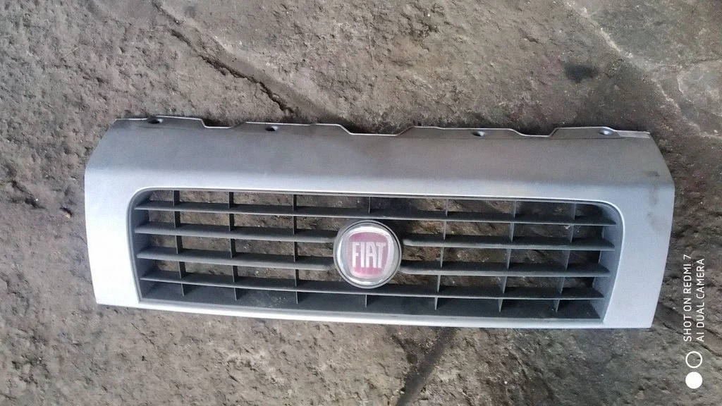 Quarter panel pressure vent 1308067070