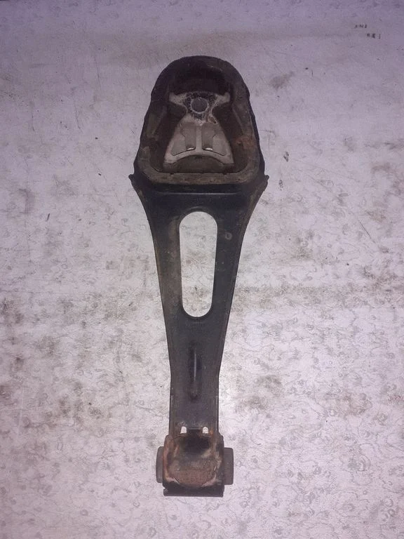 Ātrumkārbas spilvens BK216P082AE