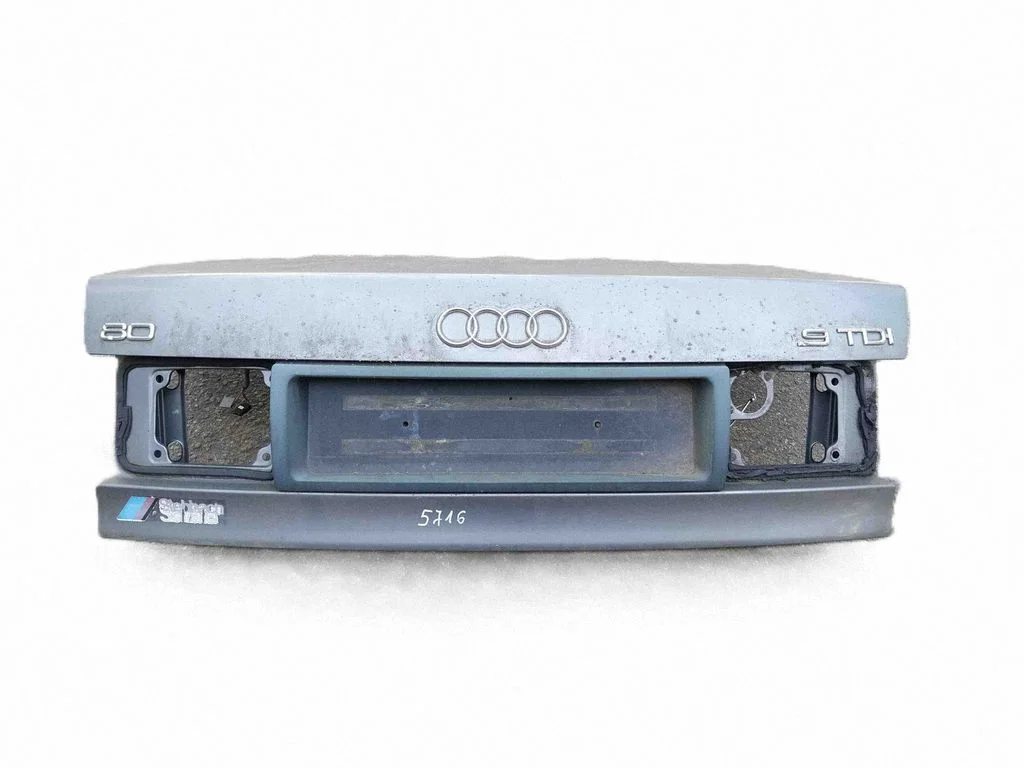 Aizmugurējais vāks (bagāžnieka) 8A5827023E