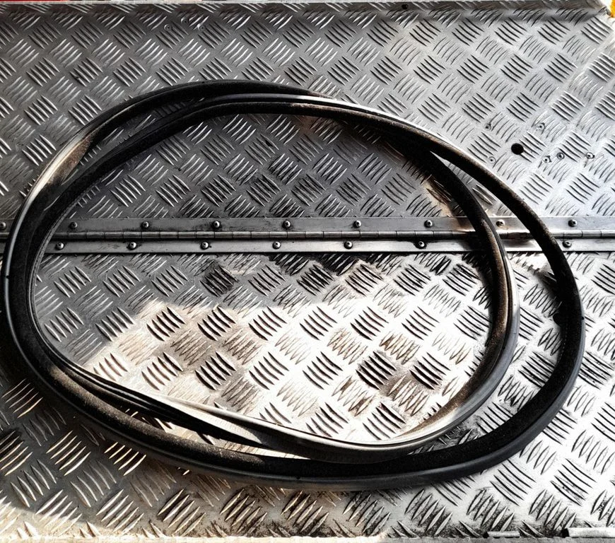 Loading door rubber seal (on body)