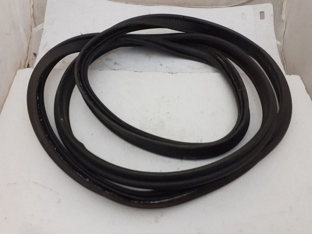 Loading door rubber seal (on body)