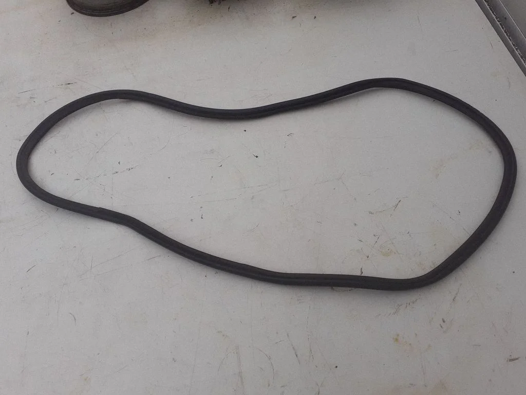 Loading door rubber seal (on body) A1697400478