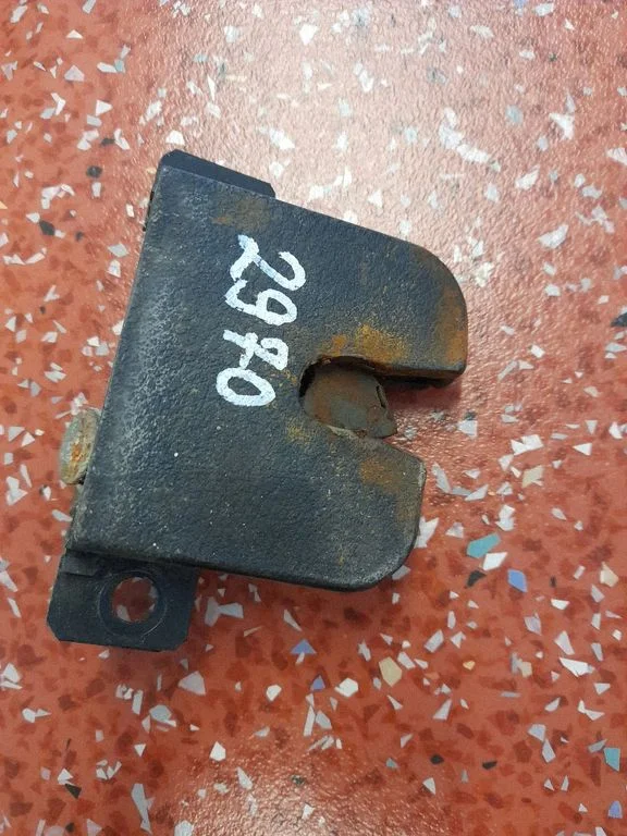 Aizmugurējā vāka slēdzene 3B9827505