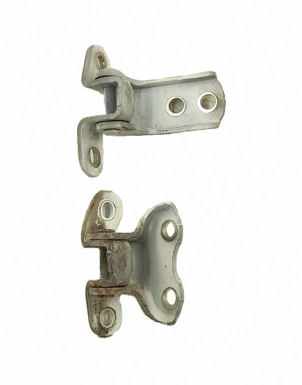 Priekšējā augšējā eņģe 6871012151