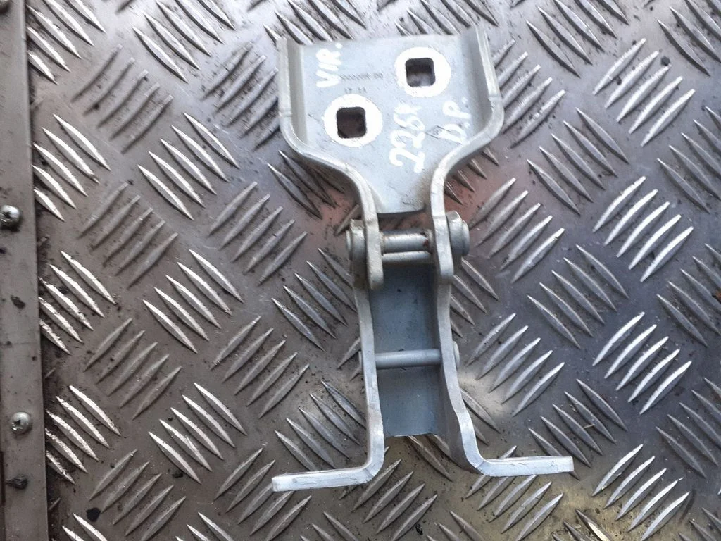 Front door upper hinge 804000006R