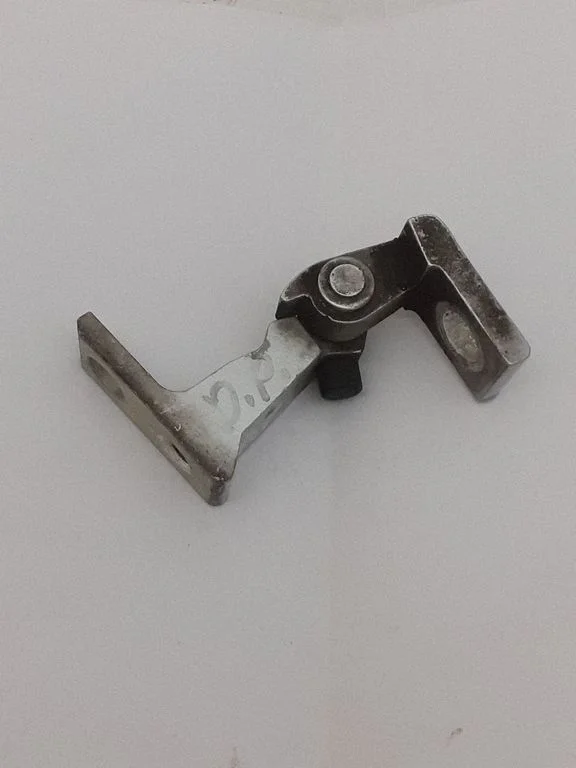 Front door upper hinge 8K0831402A