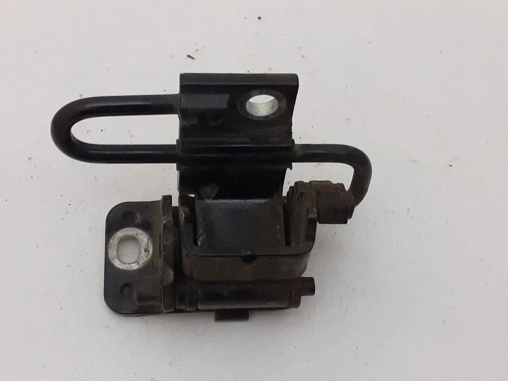 Front door upper hinge – Audi A6 Allroad C6 (2006-2011)