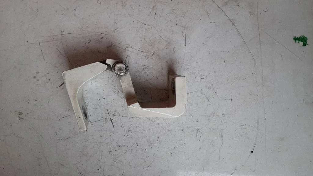 Front door upper hinge – Volkswagen Transporter - Caravelle T5 (2003-2015)
