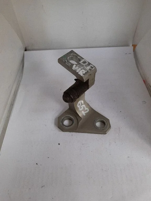 Front door upper hinge – Volkswagen Passat B6 (2005-2010)