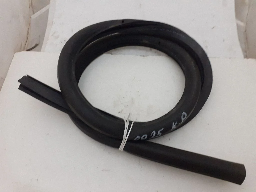 Front door rubber seal 8T0831707D