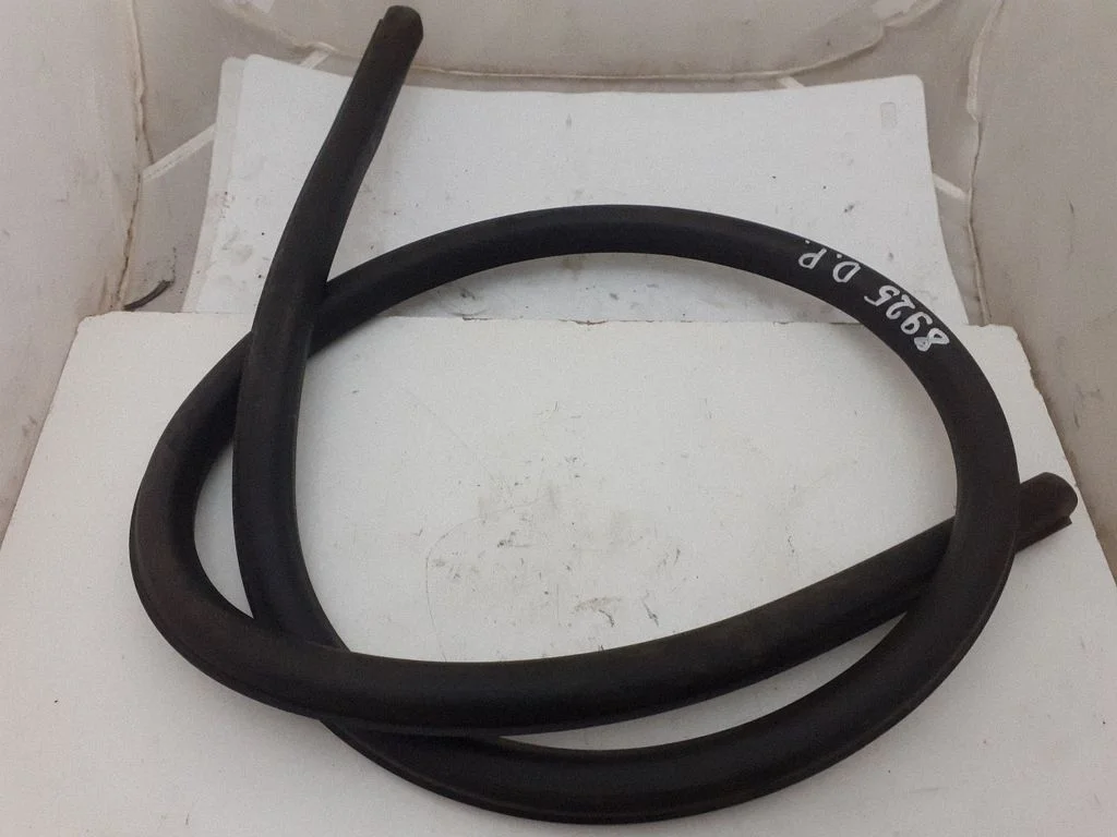 Front door rubber seal 8T0831707D