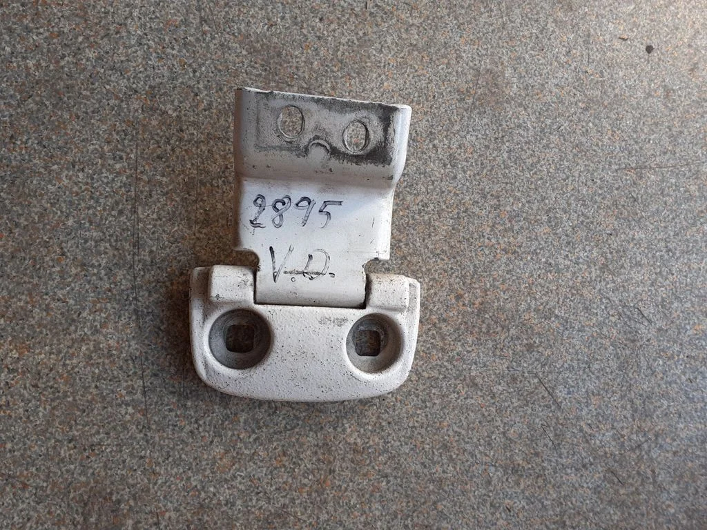 Rear door upper hinge B98666