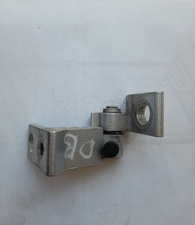 Rear door upper hinge 8X0831404F