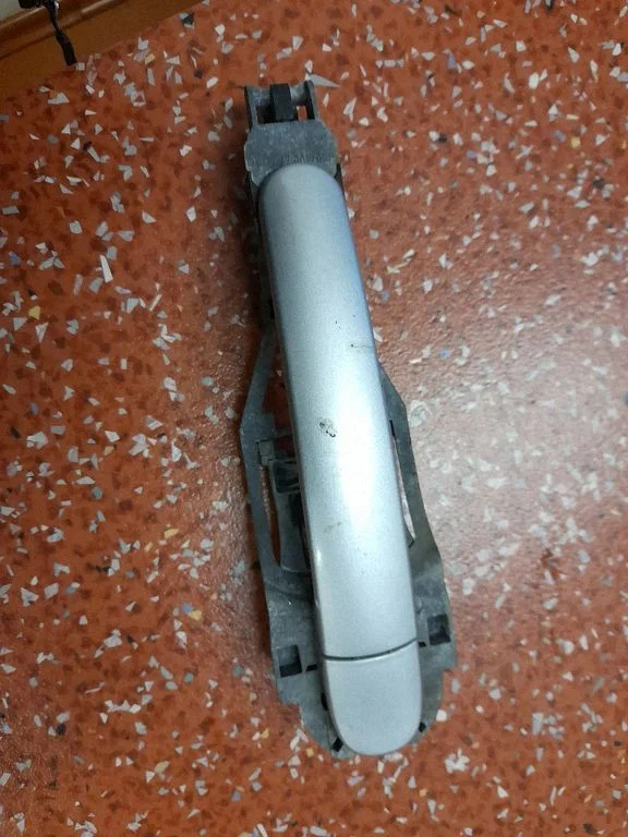 Tagaukse välimine käepide 3B0837865886