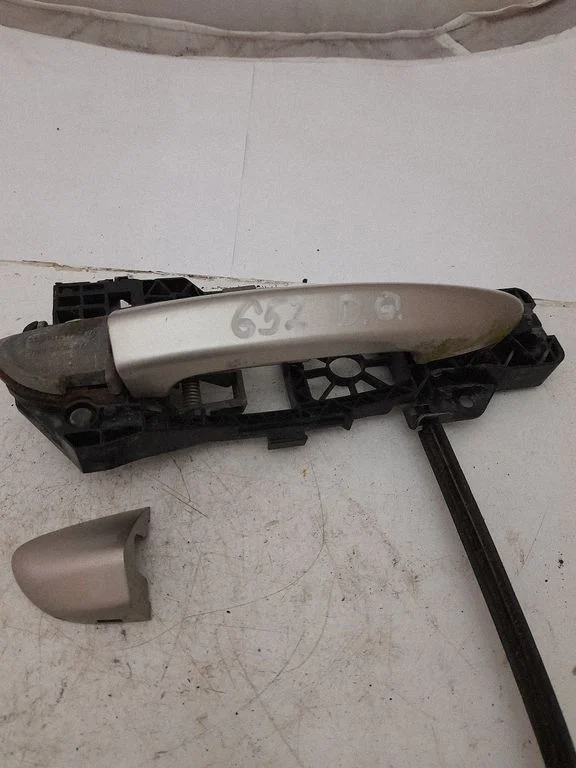 Aizmugurējo durvju ārējais atvēršanas rokturis – Volkswagen Passat B6 (2005-2010)