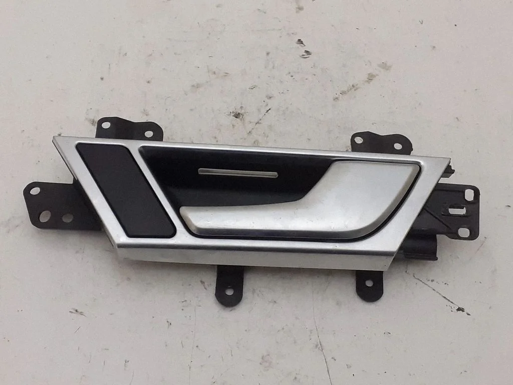 Tagaukse sisemine käepide – Audi A6 Allroad C6 (2006-2011)