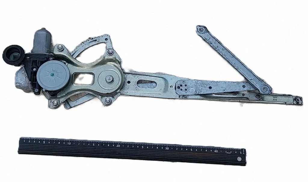 Aizmugurējā el. loga pacēlāja mehānisms bez motoriņa 8571072020