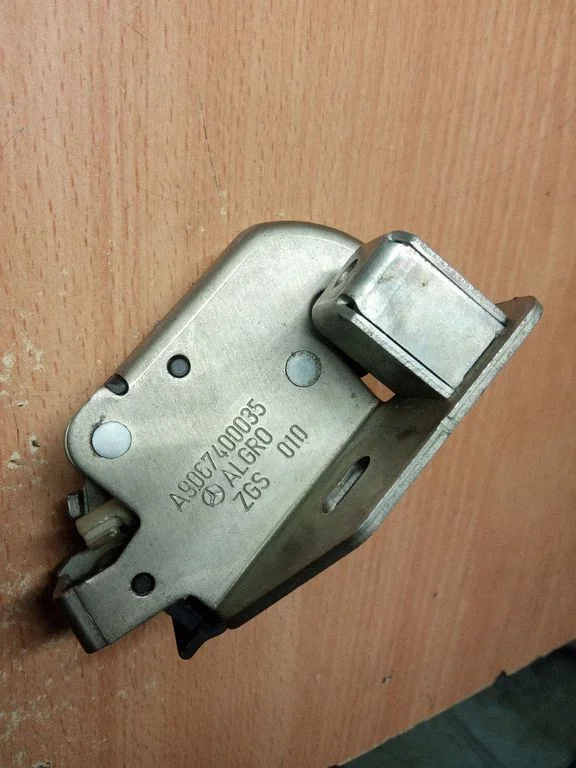 Rear door lock A9067400035