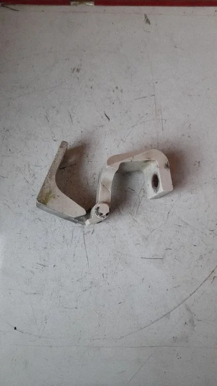 Front door upper hinge – Volkswagen Transporter - Caravelle T5 (2003-2015)
