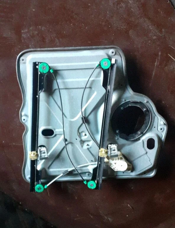 Front door electric window regulator 7H0837753R