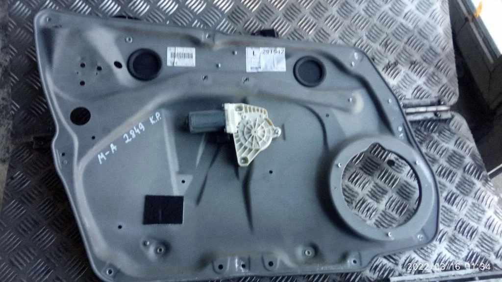 Front door electric window regulator A1697202779