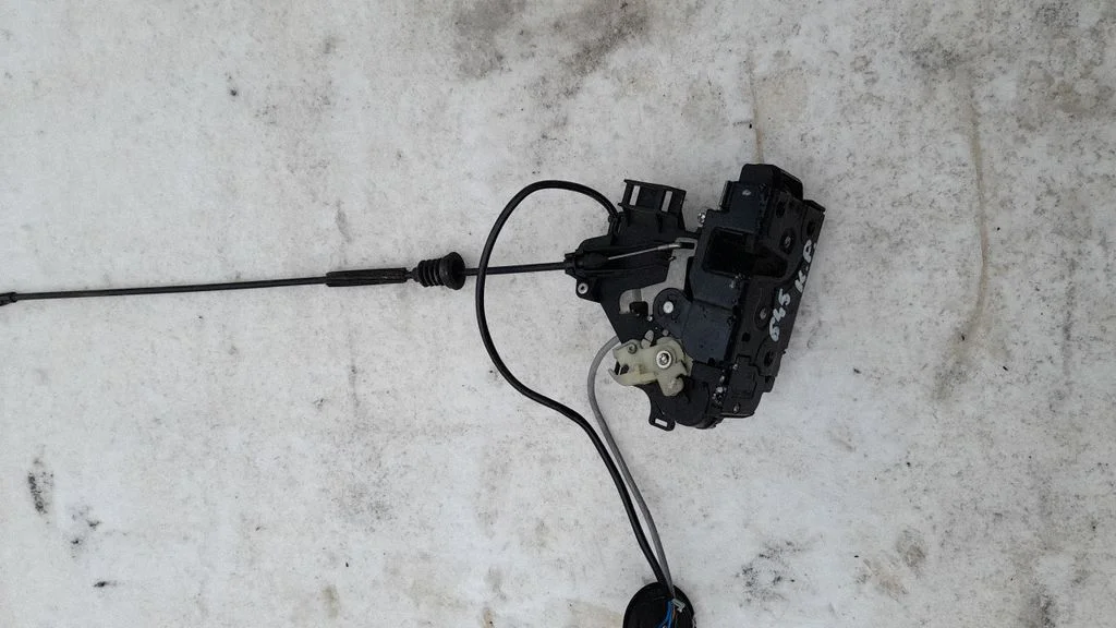 Coupe door lock (next to the handle) – Volkswagen Transporter - Caravelle T5 (2003-2015)