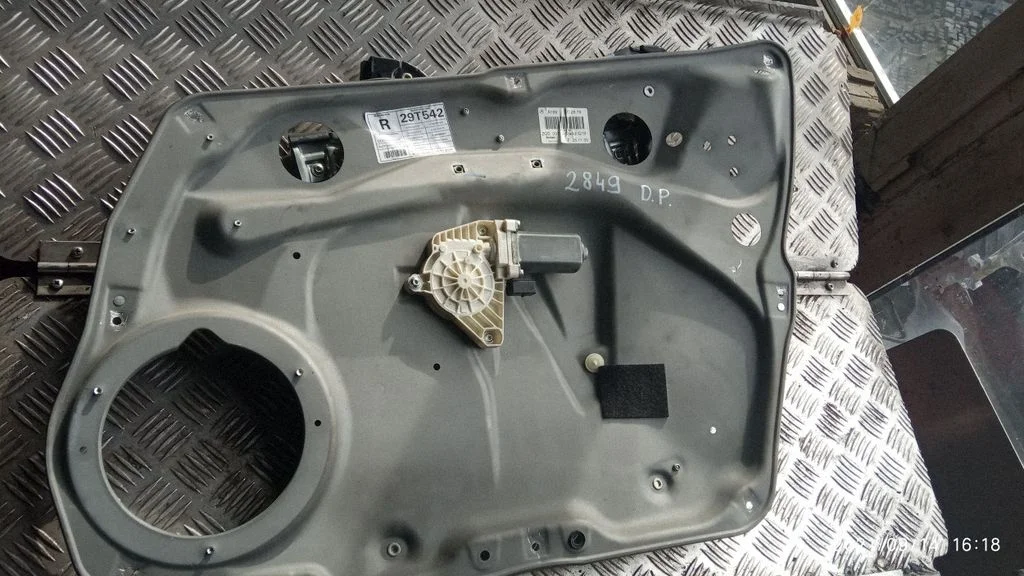 Front door window regulator with motor A1697202879