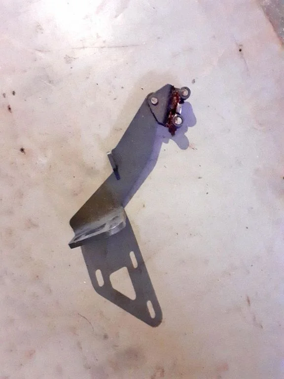 Sliding door lower roller guide/hinge – Opel Movano A (1998-2010)