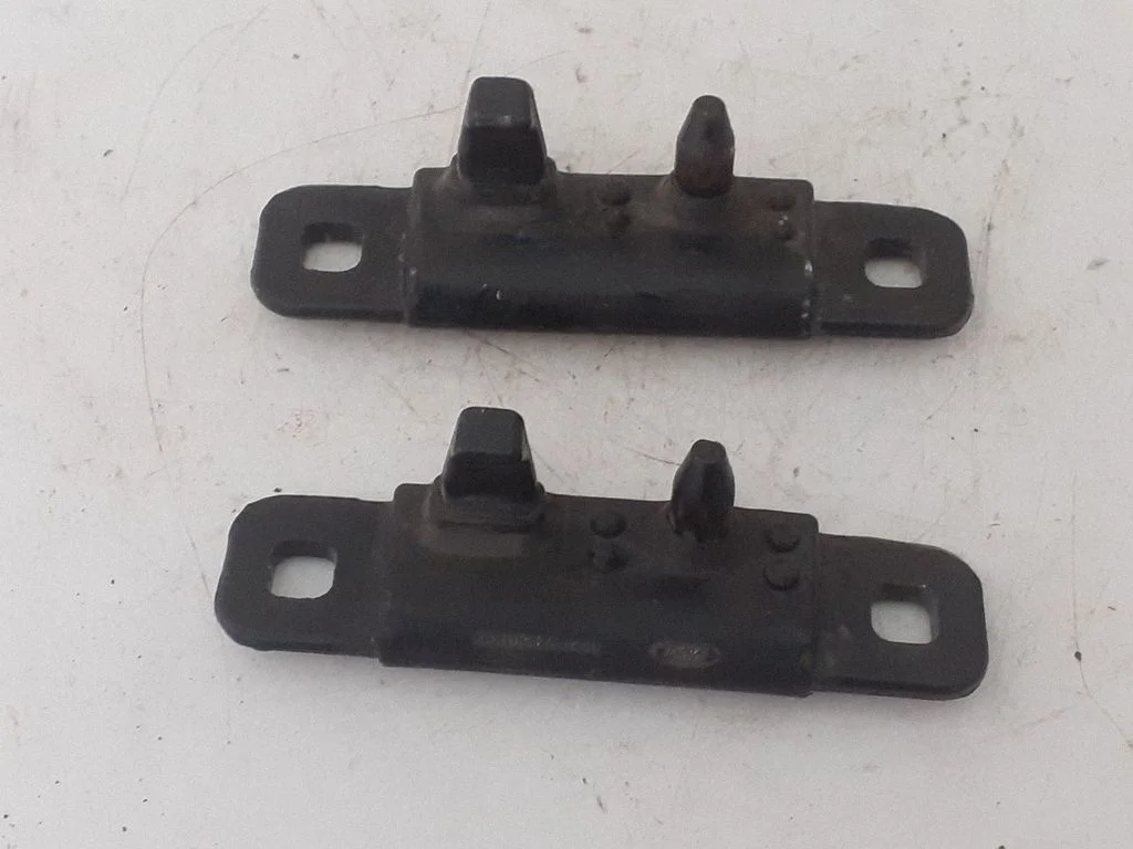 Sliding door lower roller guide/hinge BK21V25301BD