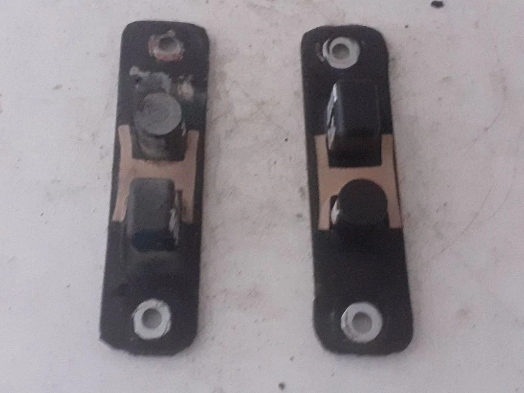 Sliding door lower roller guide/hinge DU9AC