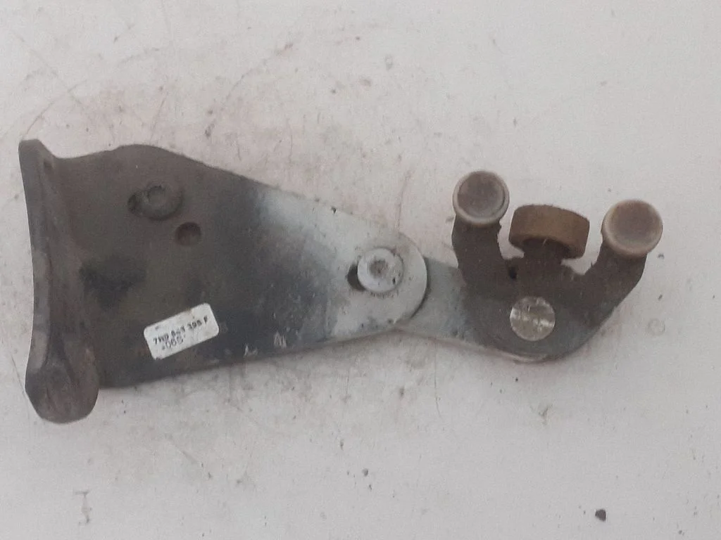 Sliding door lower roller guide/hinge 7H0843398F