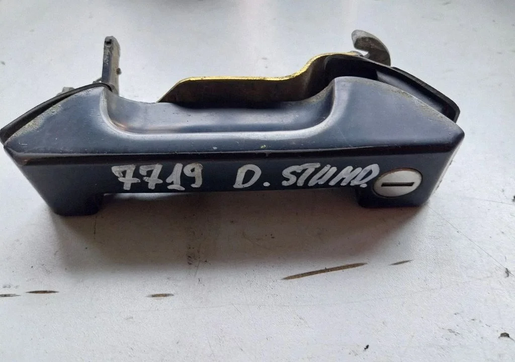 Sliding door interior handle 701843730A